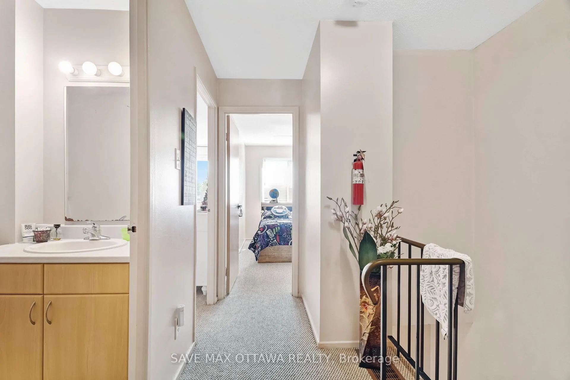 Photo 15 of 3036 Fairlea Crescent, Ottawa, Heron Gate/Industrial Park — HOMEH