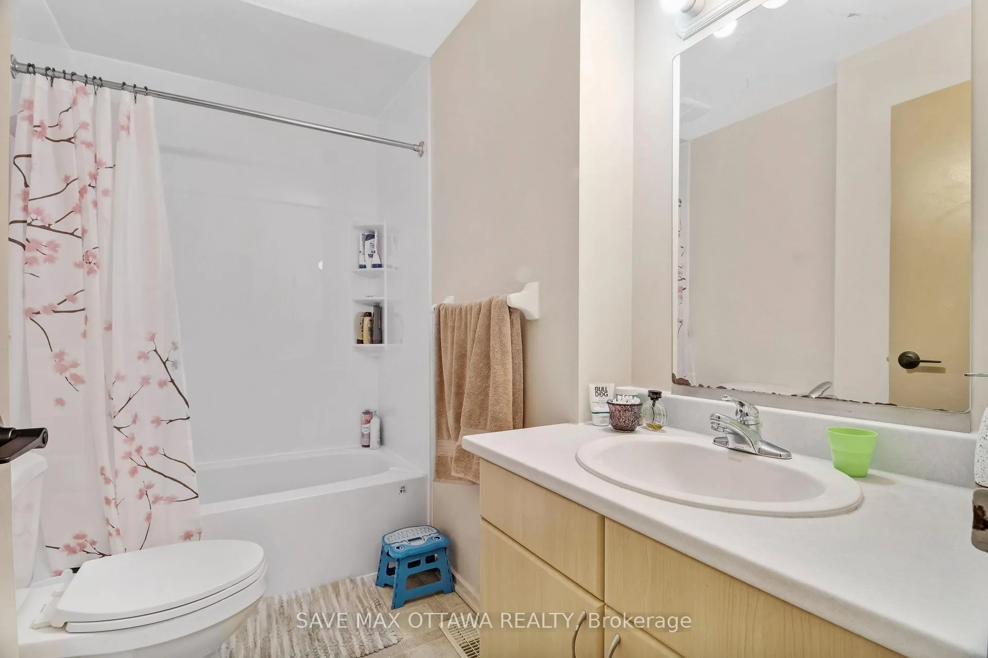 Photo 16 of 3036 Fairlea Crescent, Ottawa, Heron Gate/Industrial Park — HOMEH