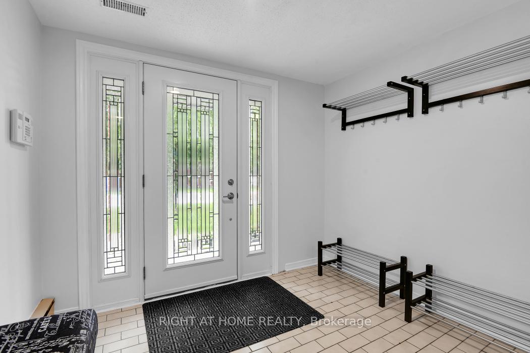 Photo 3 of 22 Wrenwood Crescent, Ottawa, Centrepointe — HOMEH