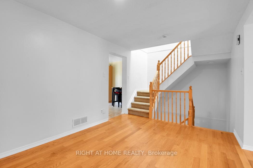 Photo 8 of 22 Wrenwood Crescent, Ottawa, Centrepointe — HOMEH