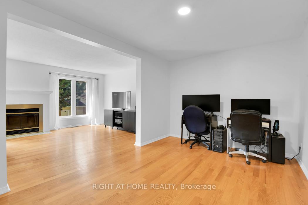 Photo 9 of 22 Wrenwood Crescent, Ottawa, Centrepointe — HOMEH