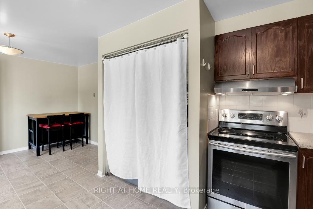 Photo 14 of 22 Wrenwood Crescent, Ottawa, Centrepointe — HOMEH