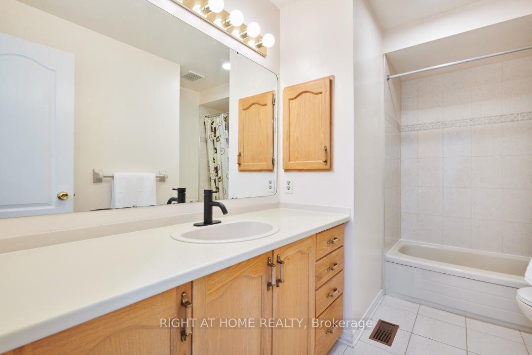 Photo 24 of 22 Wrenwood Crescent, Ottawa, Centrepointe — HOMEH