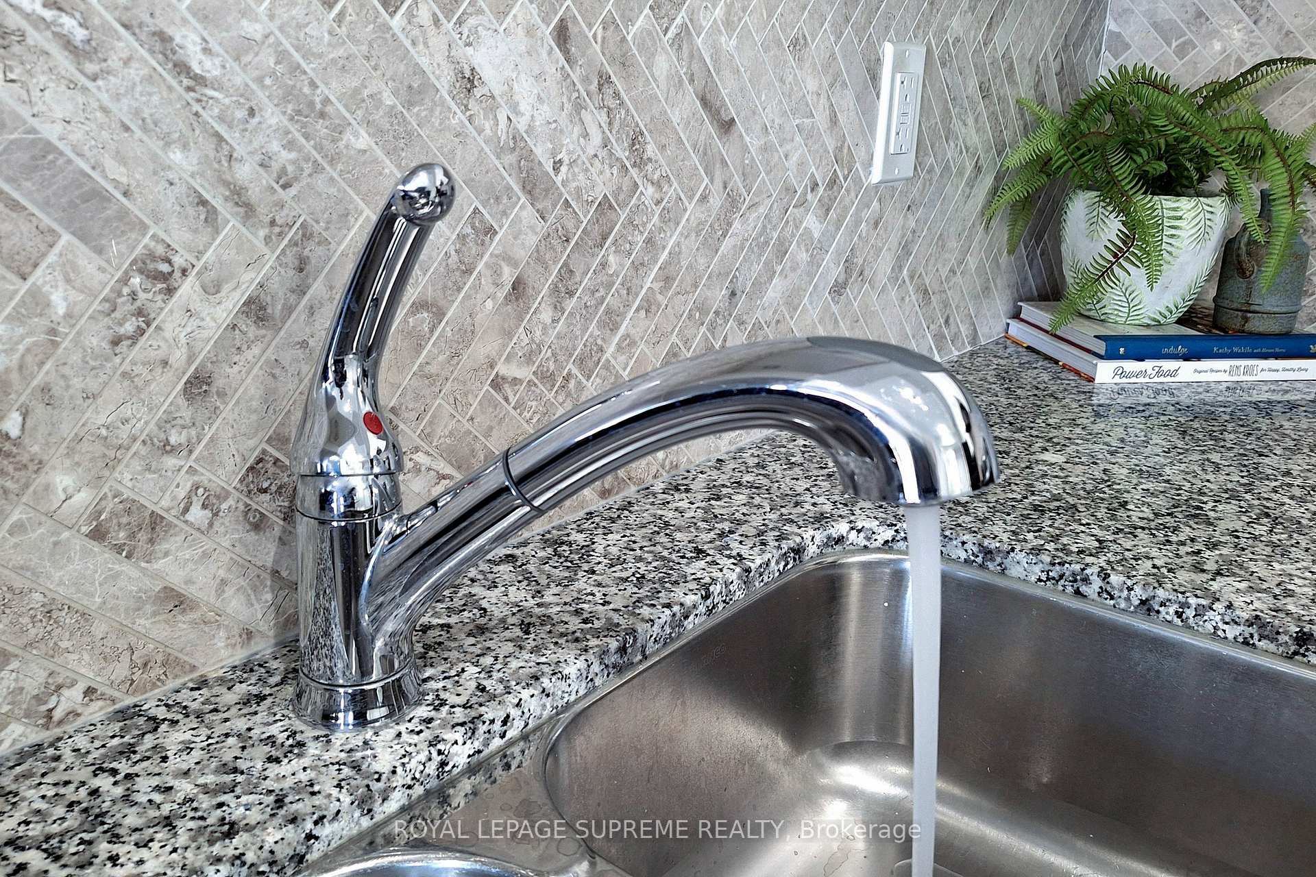Photo 8 of Unit C08, 26 Bruce Street, Vaughan, East Woodbridge — HOMEH