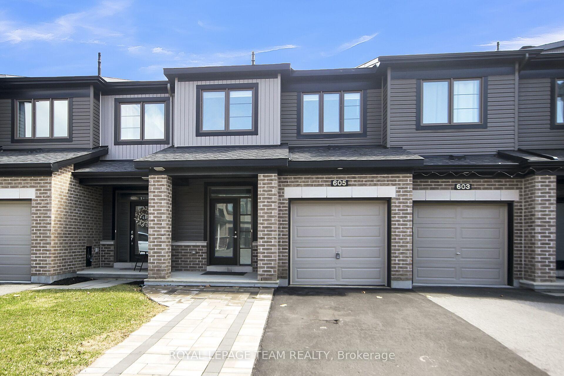 Photo 2 of 605 Lauraleaf Crescent, Ottawa, Barrhaven - Half Moon Bay — HOMEH