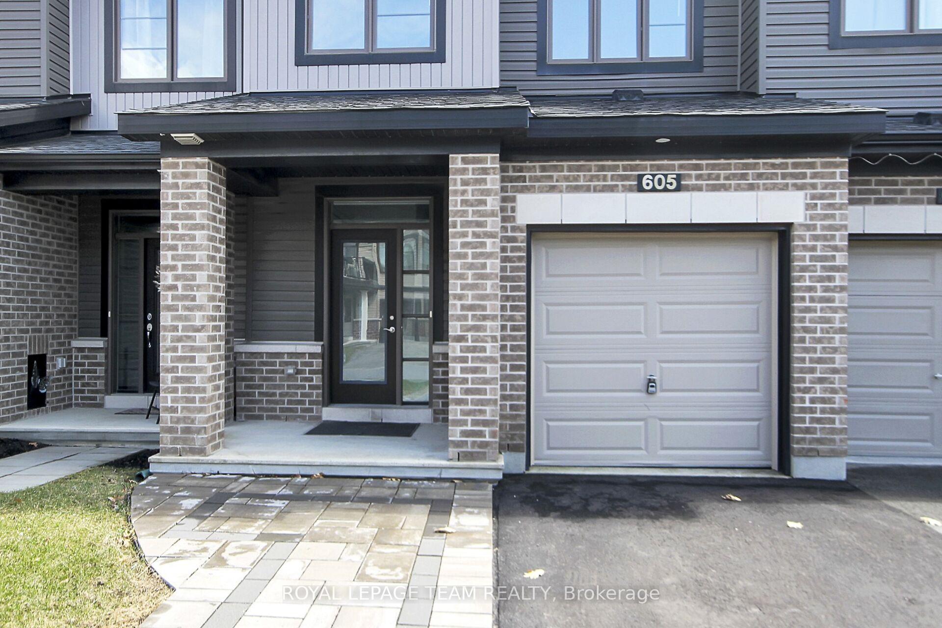 Photo 3 of 605 Lauraleaf Crescent, Ottawa, Barrhaven - Half Moon Bay — HOMEH