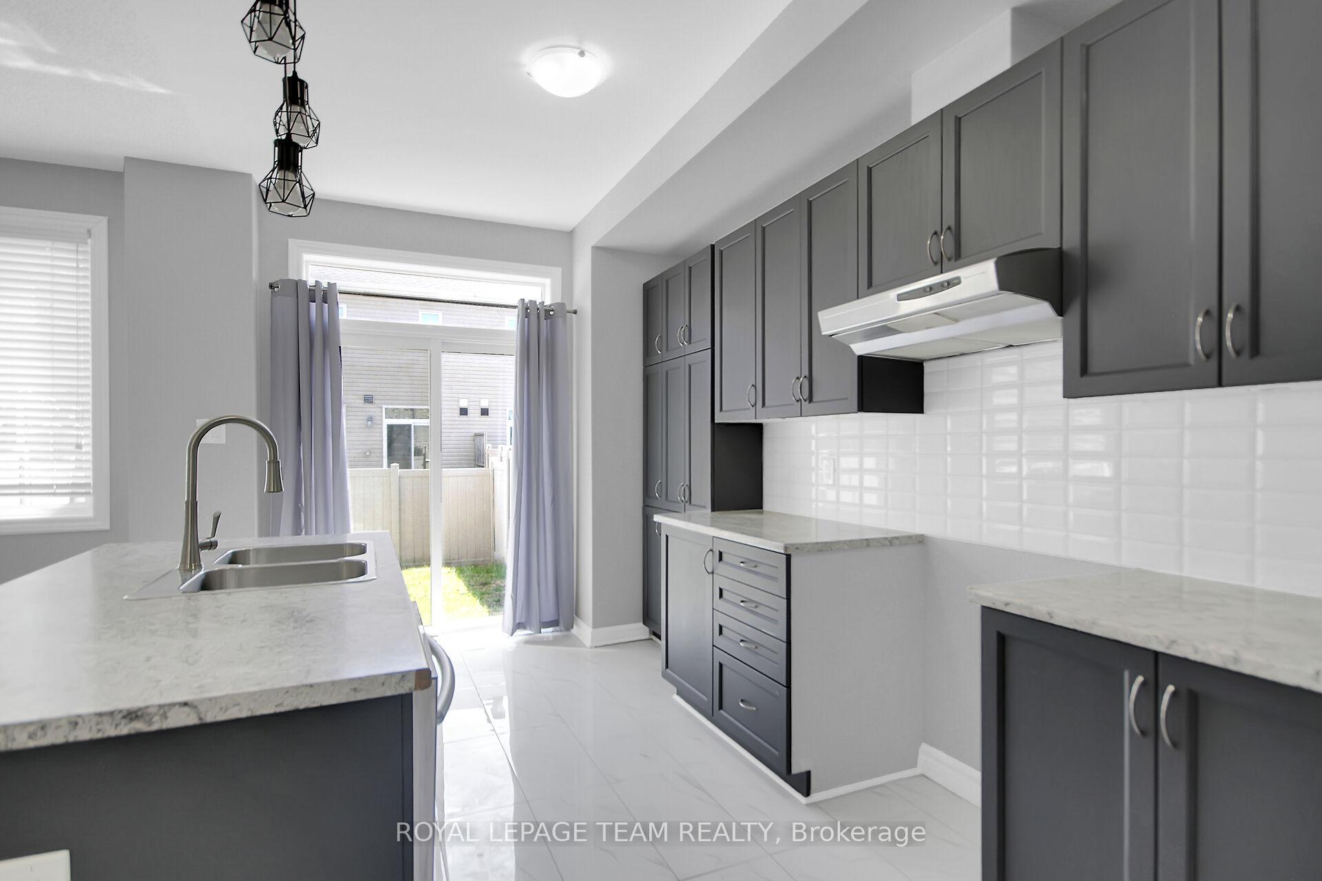 Photo 18 of 605 Lauraleaf Crescent, Ottawa, Barrhaven - Half Moon Bay — HOMEH