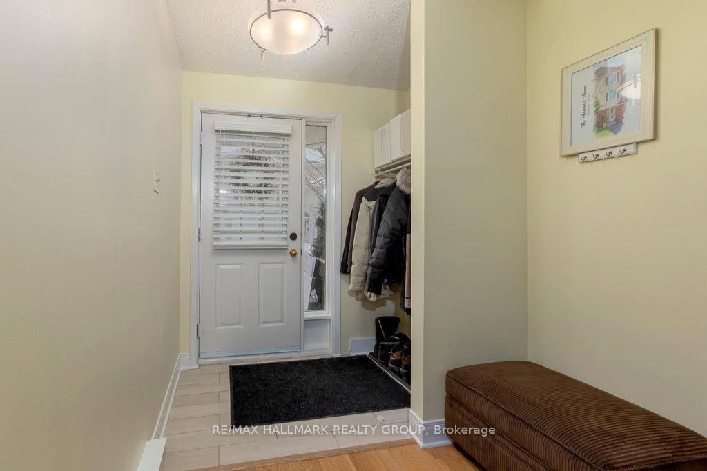 Photo 3 of 35-223 Harriot, Ottawa, Hunt Club Park/Greenboro — HOMEH