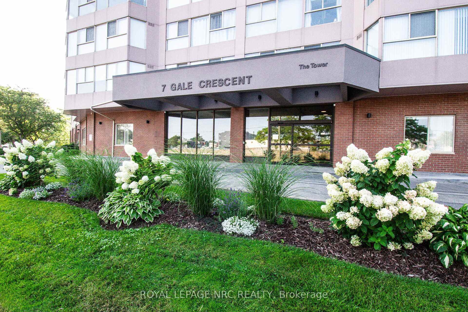 Photo 2 of Unit 904, 7 Gale Crescent, St. Catharines, E. Chester — HOMEH