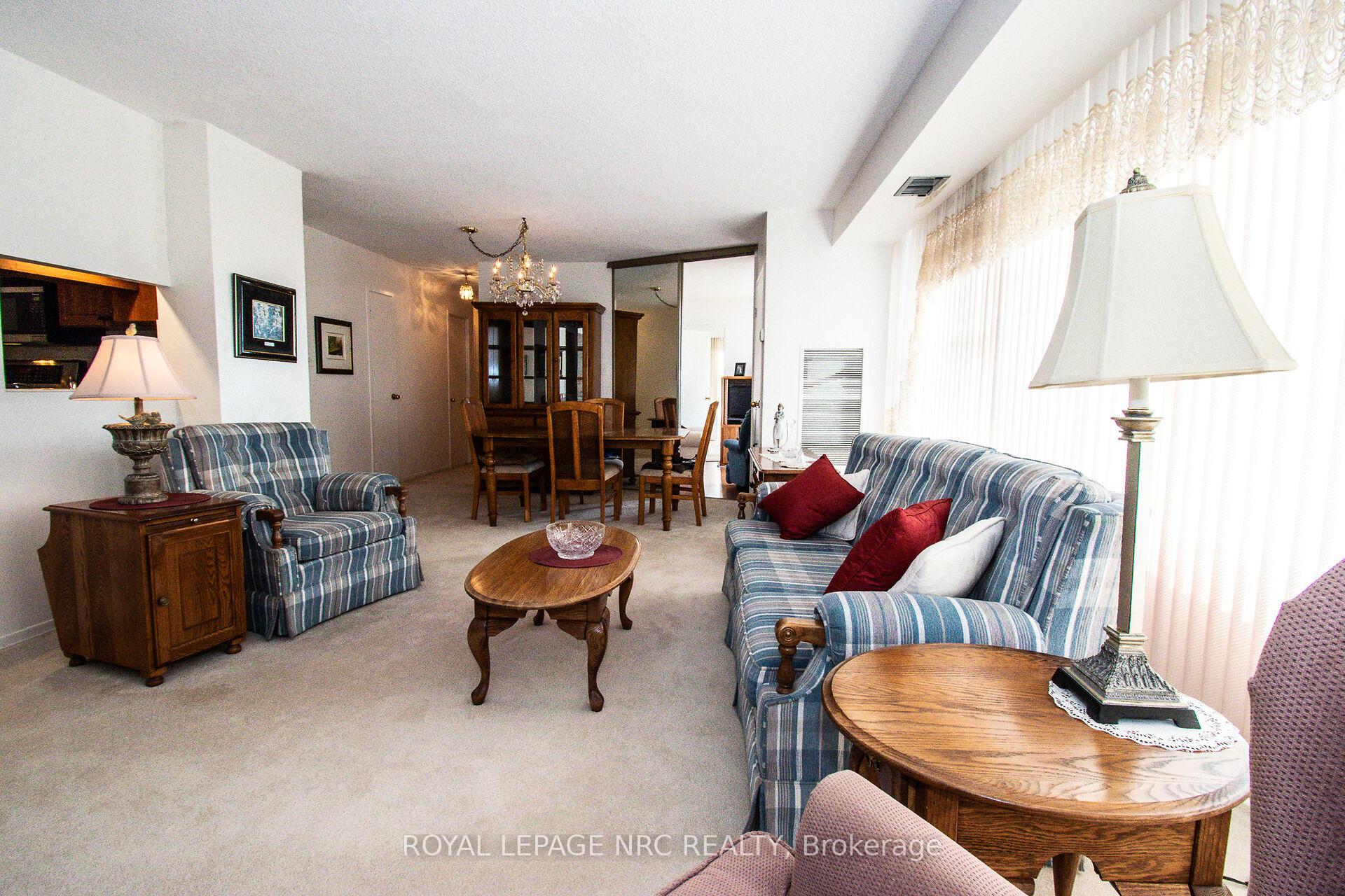 Photo 10 of Unit 904, 7 Gale Crescent, St. Catharines, E. Chester — HOMEH