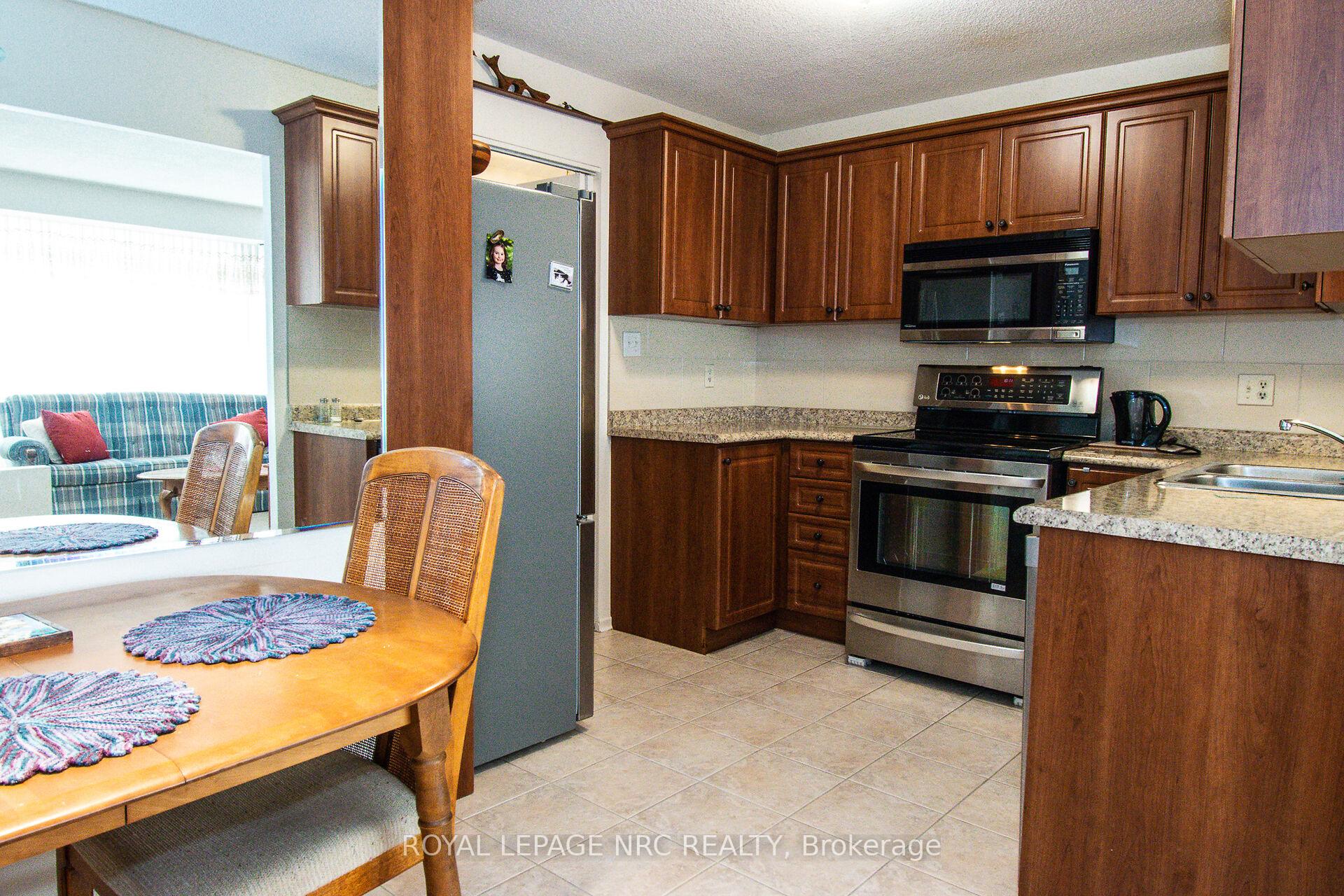 Photo 12 of Unit 904, 7 Gale Crescent, St. Catharines, E. Chester — HOMEH