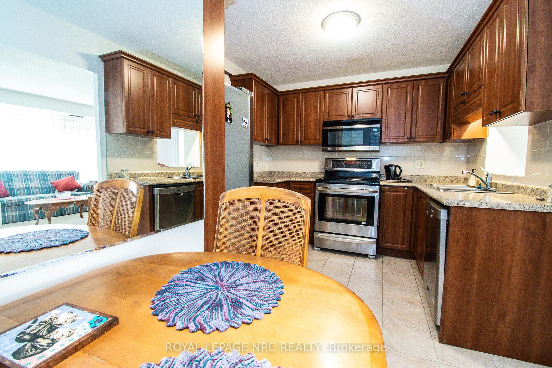 Photo 13 of Unit 904, 7 Gale Crescent, St. Catharines, E. Chester — HOMEH