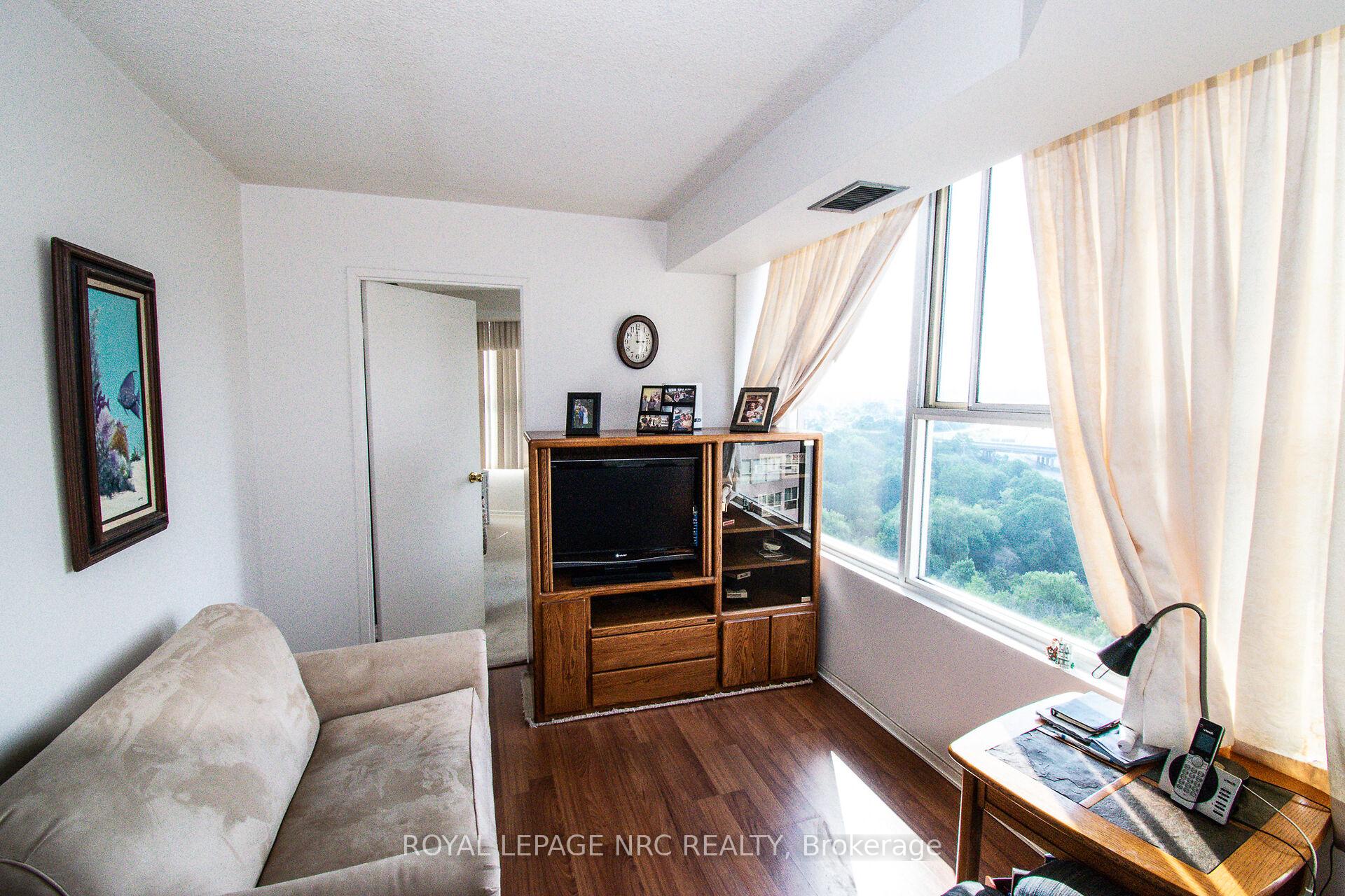 Photo 19 of Unit 904, 7 Gale Crescent, St. Catharines, E. Chester — HOMEH