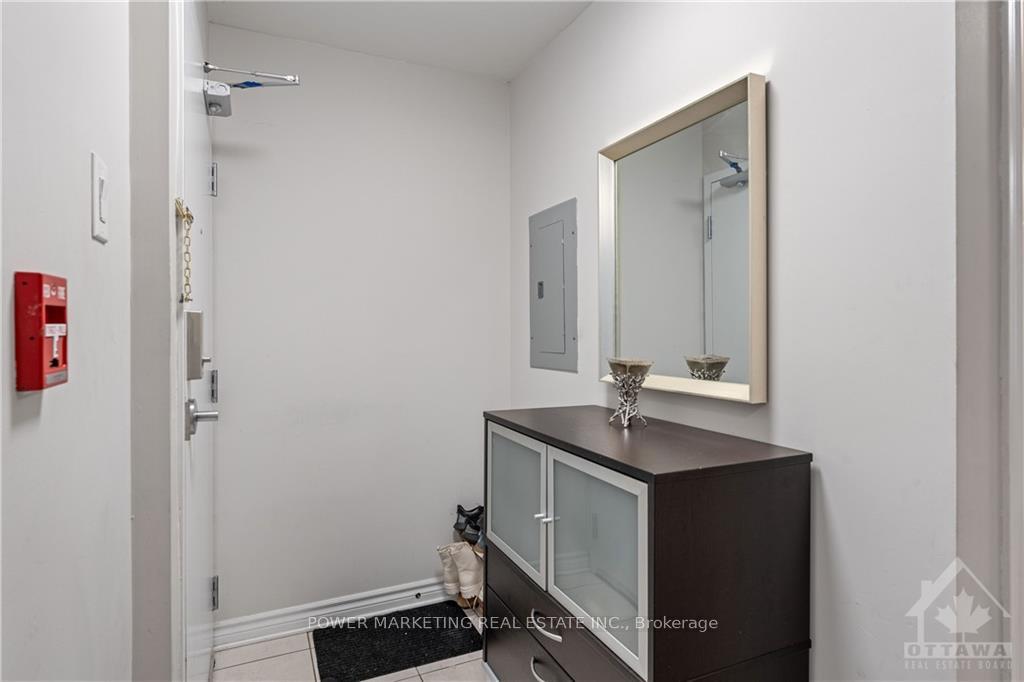 Photo 4 of 861D Blackcomb, Ottawa, Elmvale Acres — HOMEH