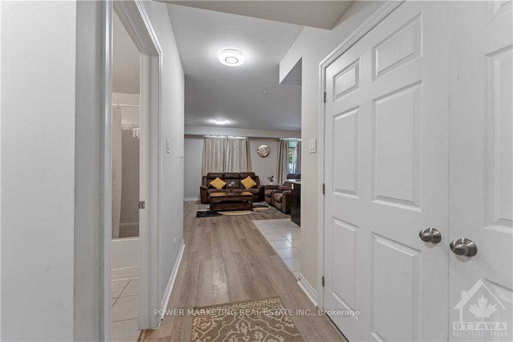 Photo 5 of 861D Blackcomb, Ottawa, Elmvale Acres — HOMEH
