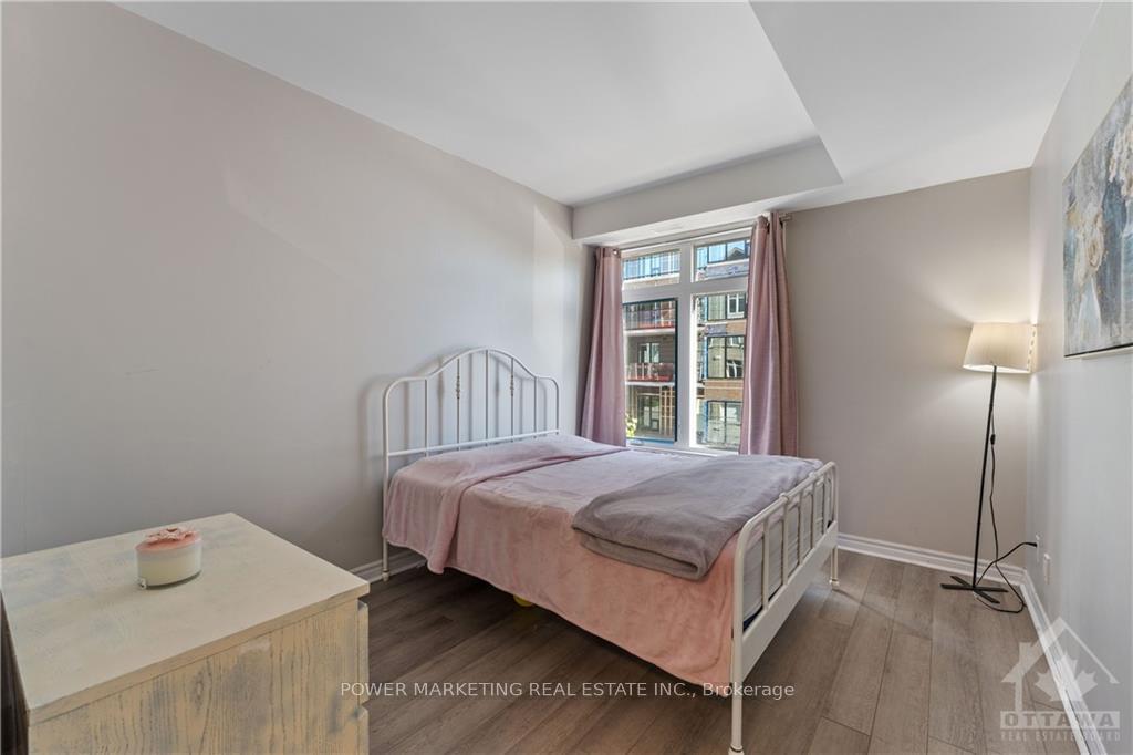 Photo 7 of 861D Blackcomb, Ottawa, Elmvale Acres — HOMEH