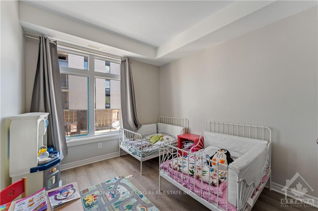 Photo 10 of 861D Blackcomb, Ottawa, Elmvale Acres — HOMEH