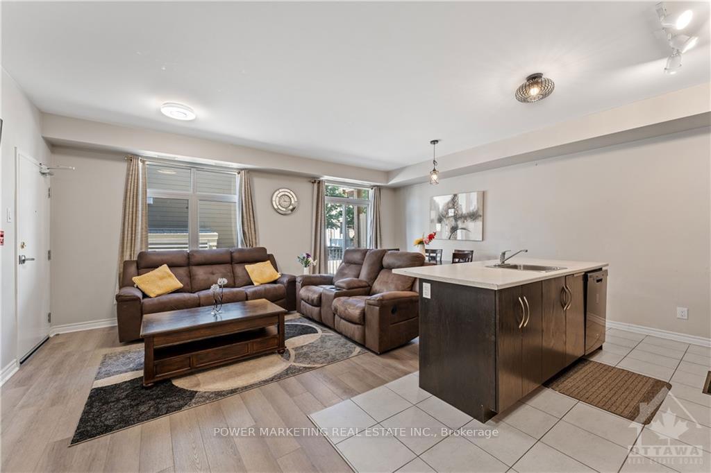 Photo 12 of 861D Blackcomb, Ottawa, Elmvale Acres — HOMEH