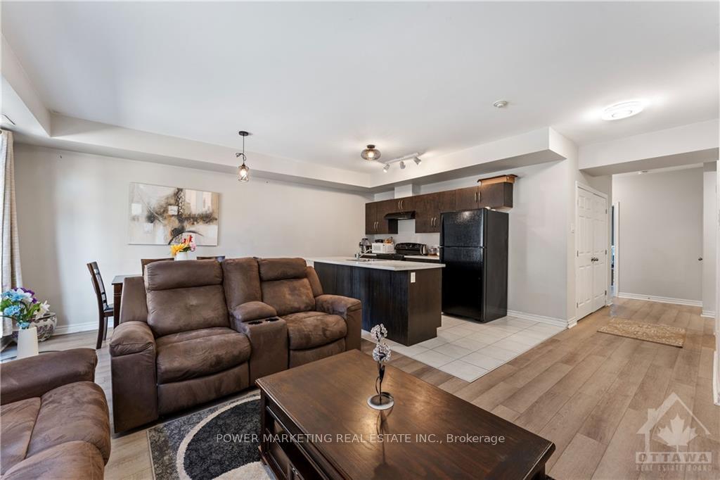 Photo 14 of 861D Blackcomb, Ottawa, Elmvale Acres — HOMEH