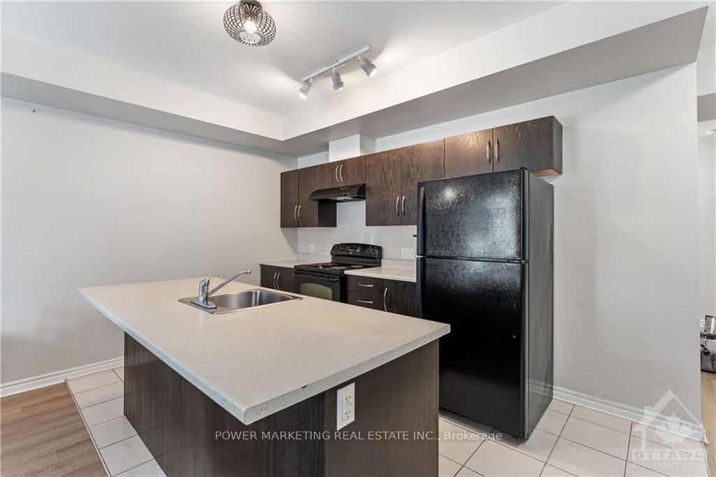 Photo 16 of 861D Blackcomb, Ottawa, Elmvale Acres — HOMEH