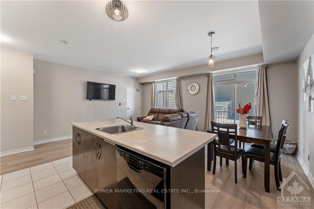 Photo 17 of 861D Blackcomb, Ottawa, Elmvale Acres — HOMEH