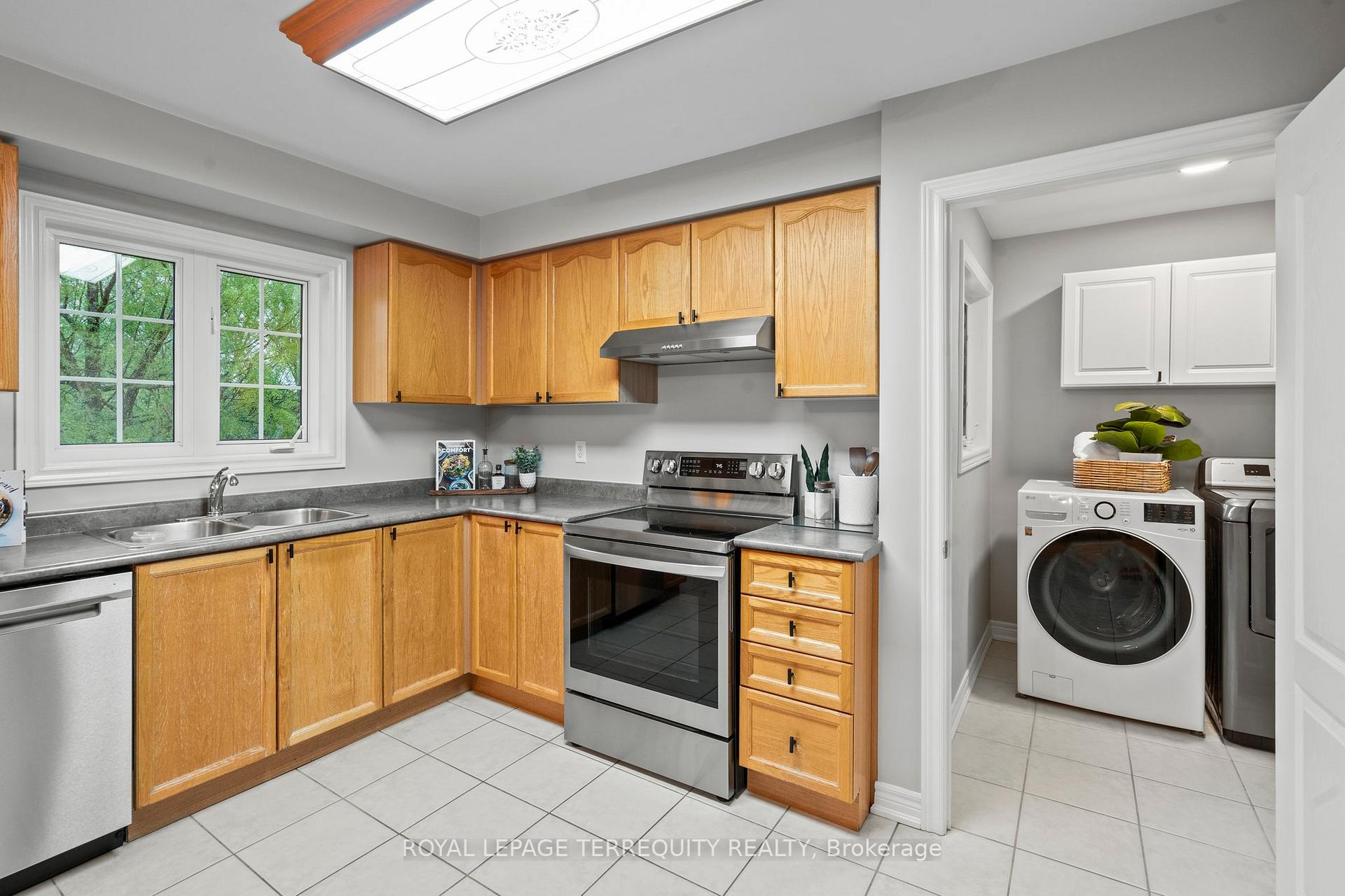 Photo 25 of 26 Goodhart Crescent, Ajax, Northwest Ajax — HOMEH