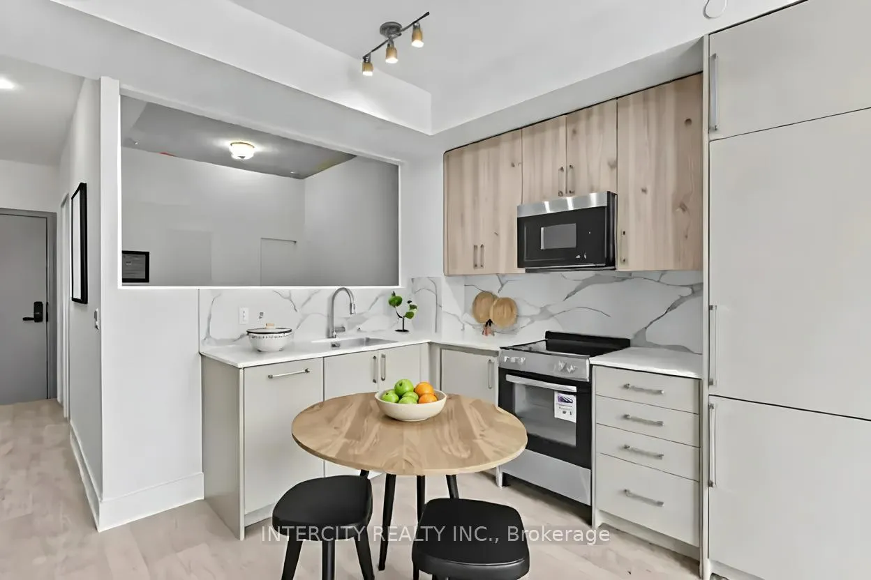 Photo 6 of Unit 424, 2075 King Road, King, King City — HOMEH