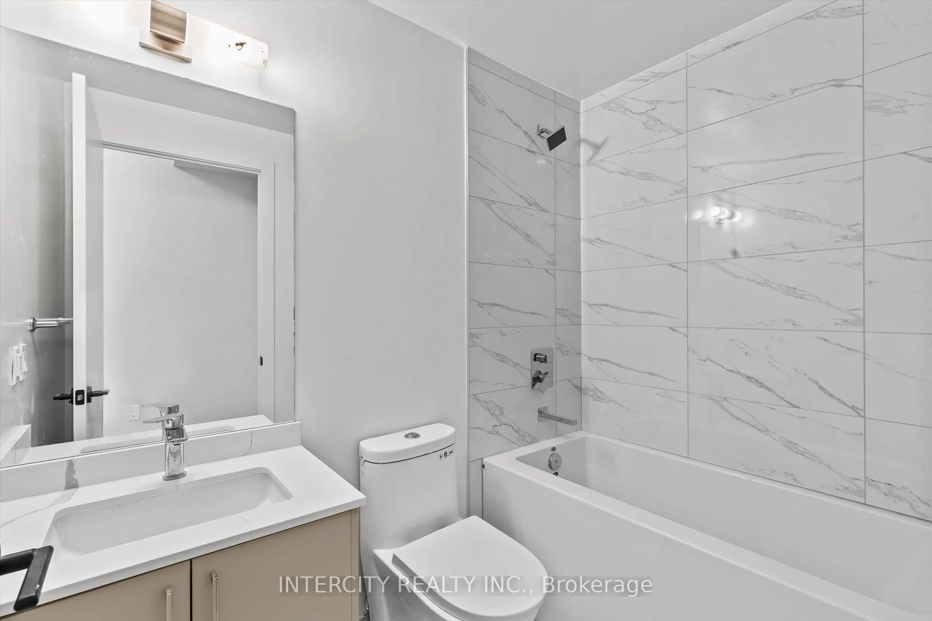Photo 11 of Unit 424, 2075 King Road, King, King City — HOMEH