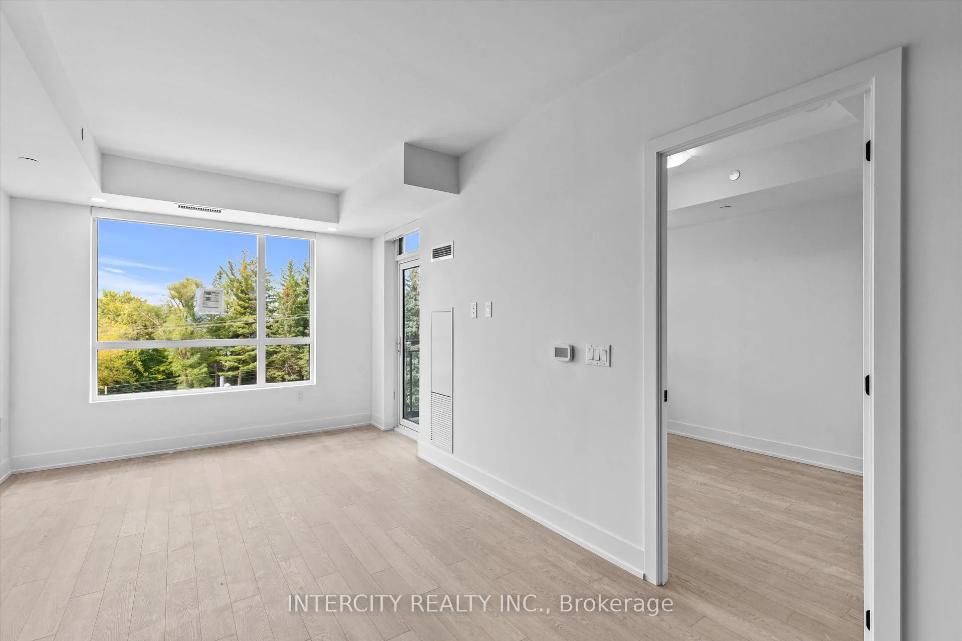 Photo 15 of Unit 424, 2075 King Road, King, King City — HOMEH