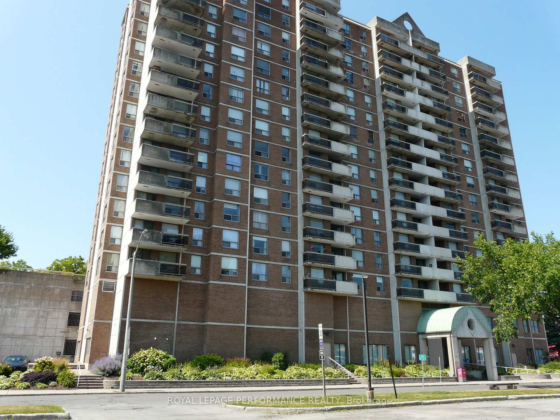 Front of Unit 404, 200 Lafontaine Avenue