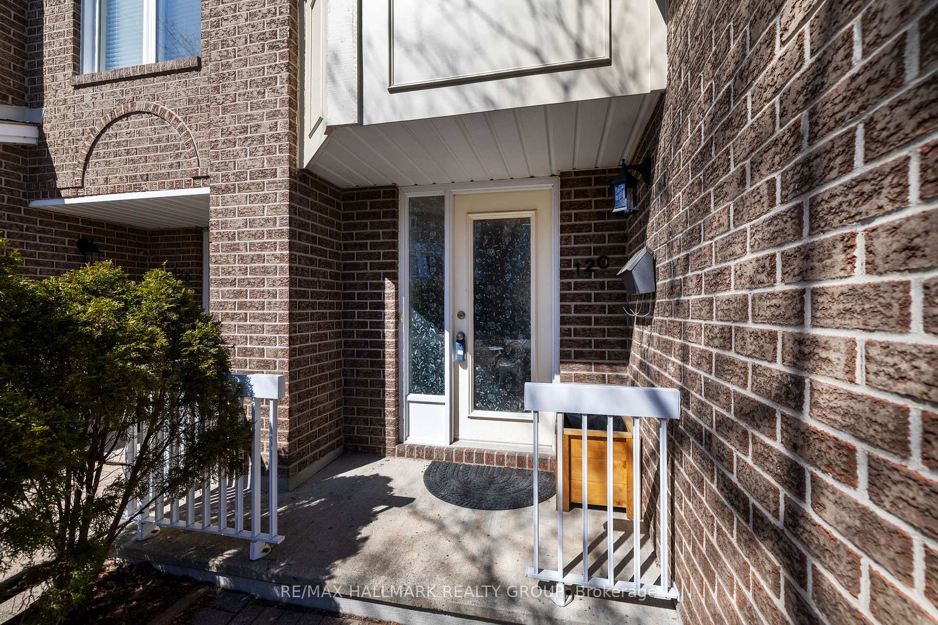 Photo 3 of 12C Maple Ridge Crescent, Ottawa, Barrhaven - Pheasant Run — HOMEH
