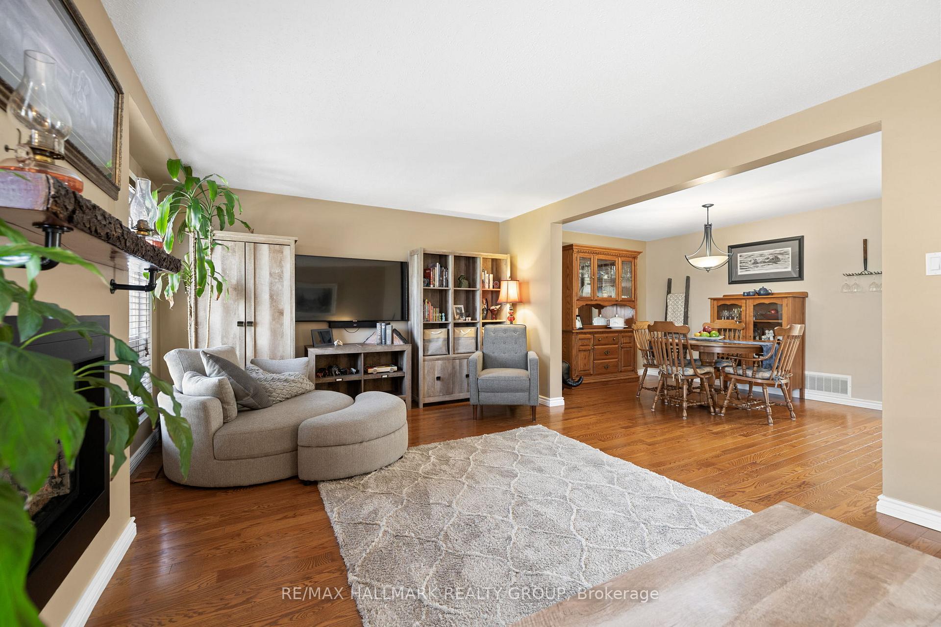 Photo 13 of 12C Maple Ridge Crescent, Ottawa, Barrhaven - Pheasant Run — HOMEH