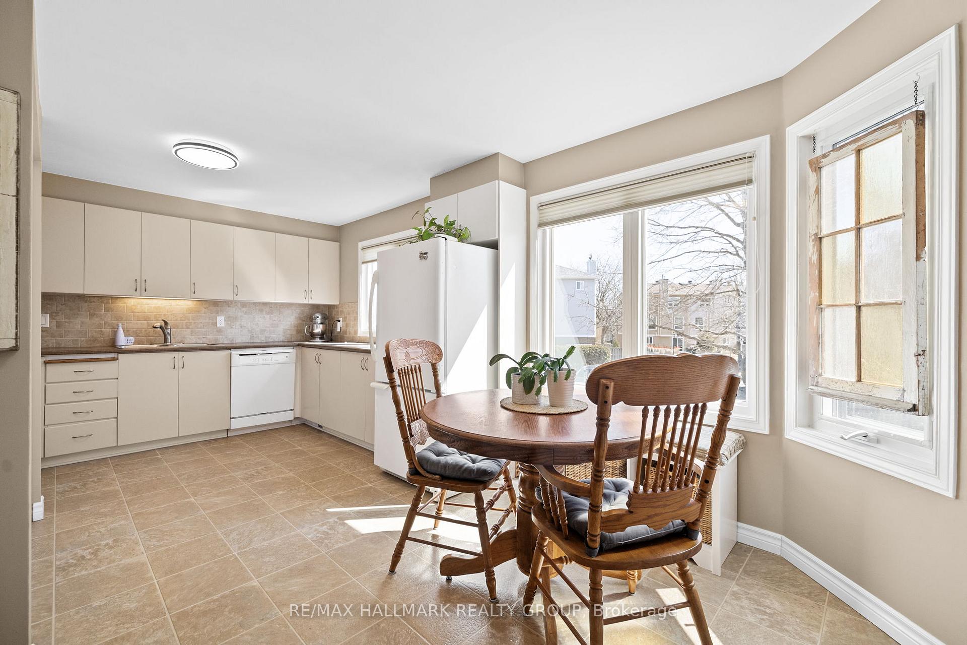 Photo 18 of 12C Maple Ridge Crescent, Ottawa, Barrhaven - Pheasant Run — HOMEH