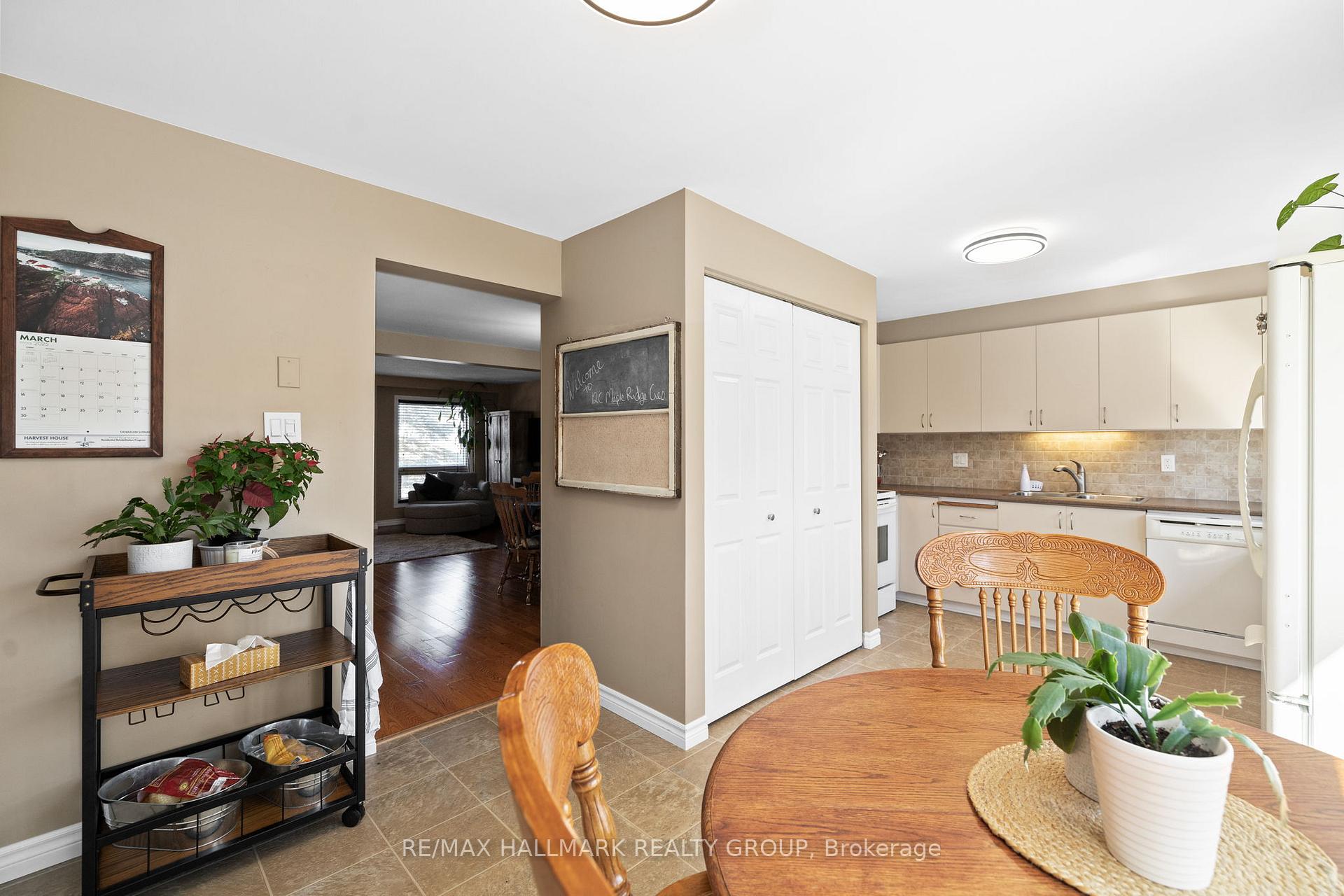 Photo 19 of 12C Maple Ridge Crescent, Ottawa, Barrhaven - Pheasant Run — HOMEH