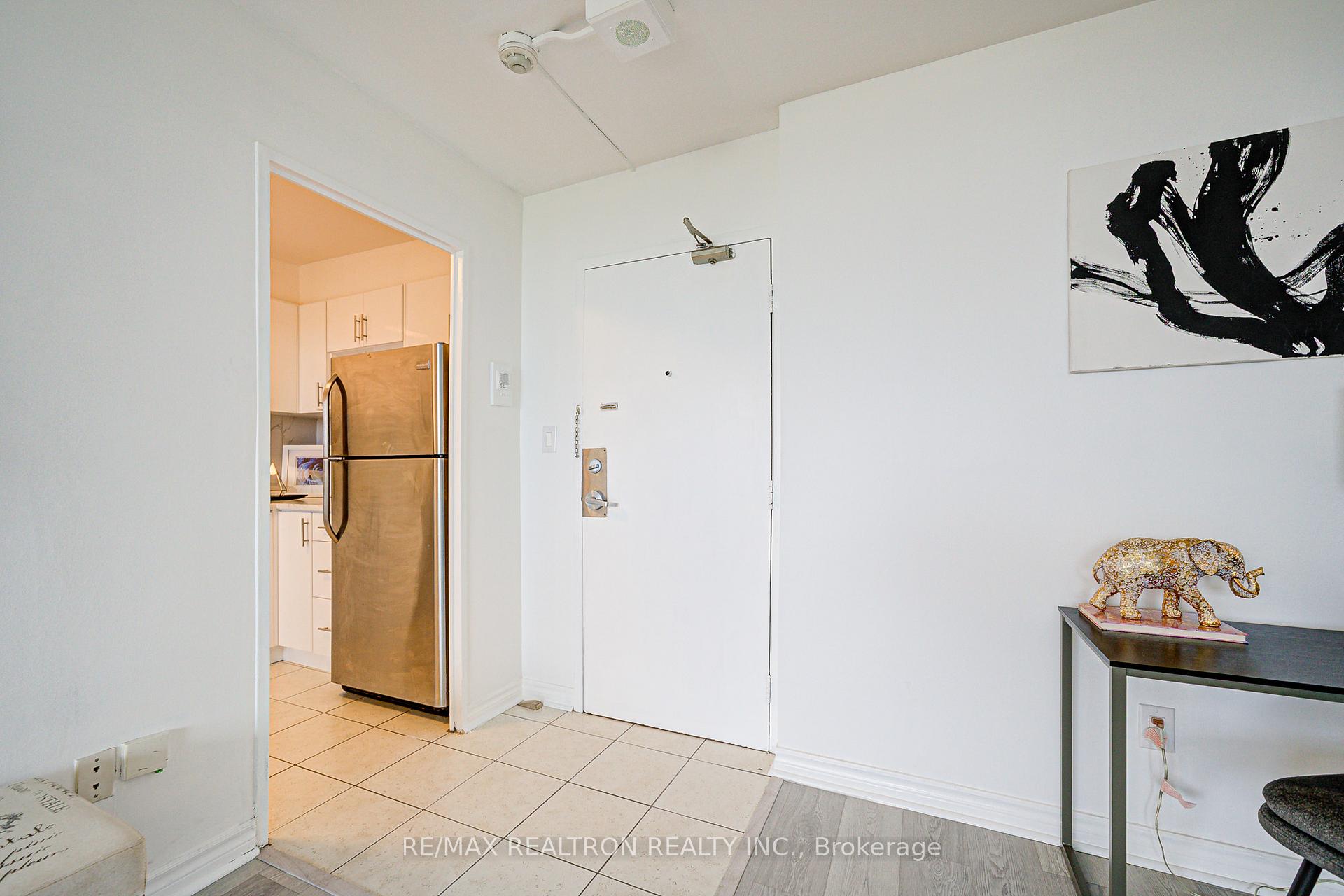 Photo 6 of Unit 2505, 5 Massey Square, Toronto, Crescent Town — HOMEH