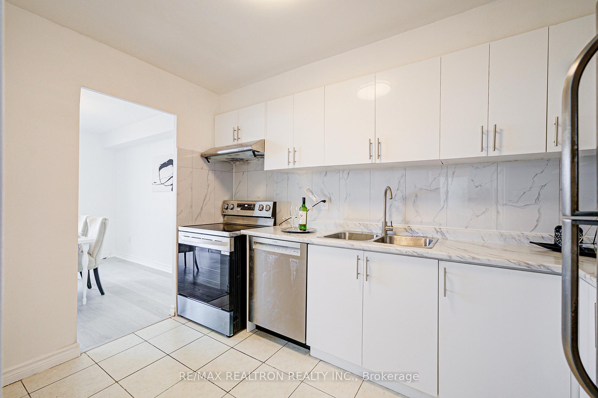 Photo 8 of Unit 2505, 5 Massey Square, Toronto, Crescent Town — HOMEH