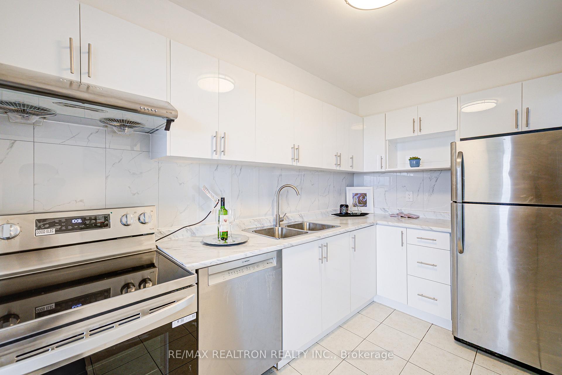 Photo 10 of Unit 2505, 5 Massey Square, Toronto, Crescent Town — HOMEH
