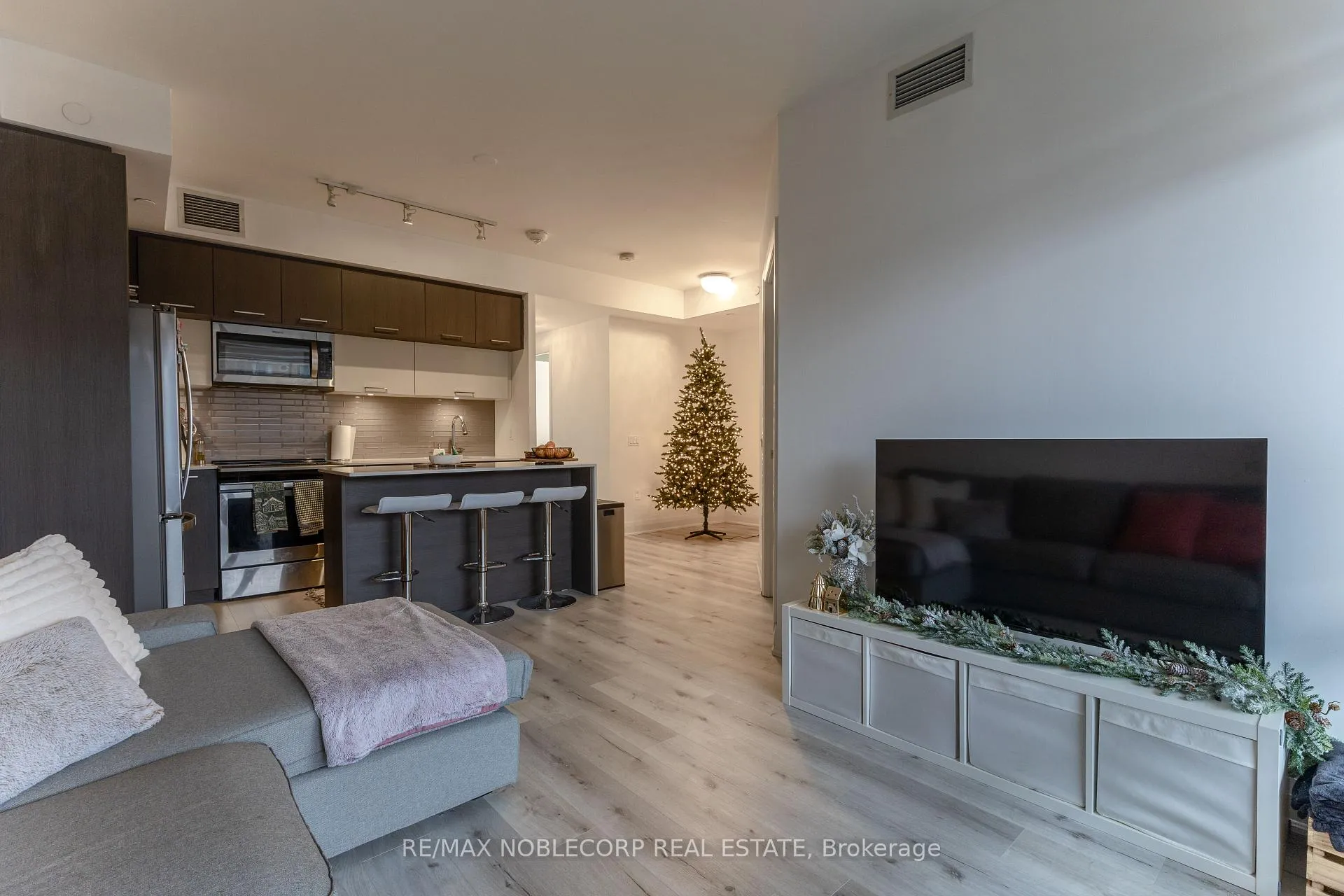 Photo 8 of Unit 232, 4800 Highway 7, Vaughan, East Woodbridge — HOMEH