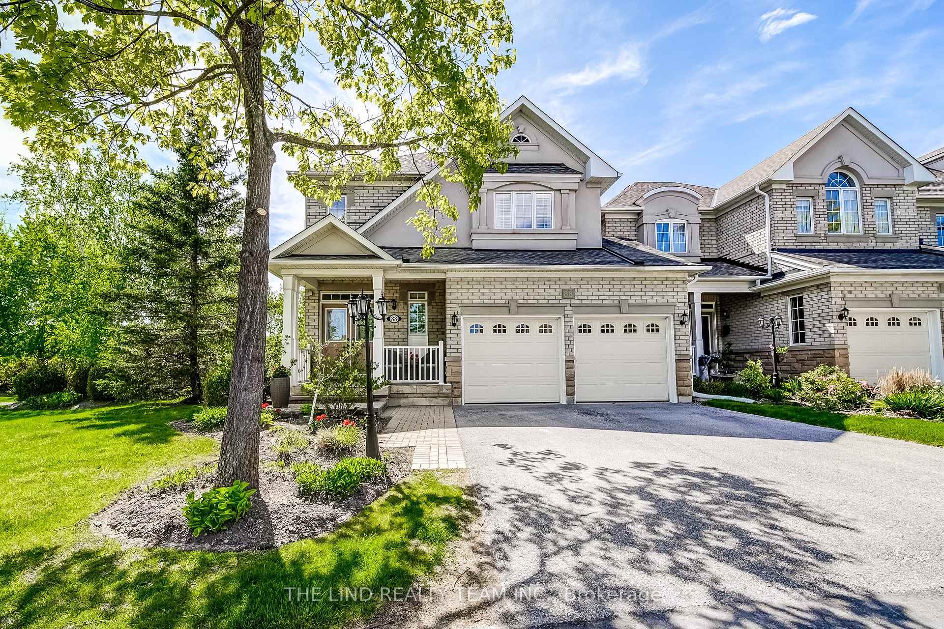 Photo 2 of Unit 22, 88 Stonecliffe Crescent, Aurora, Aurora Estates — HOMEH