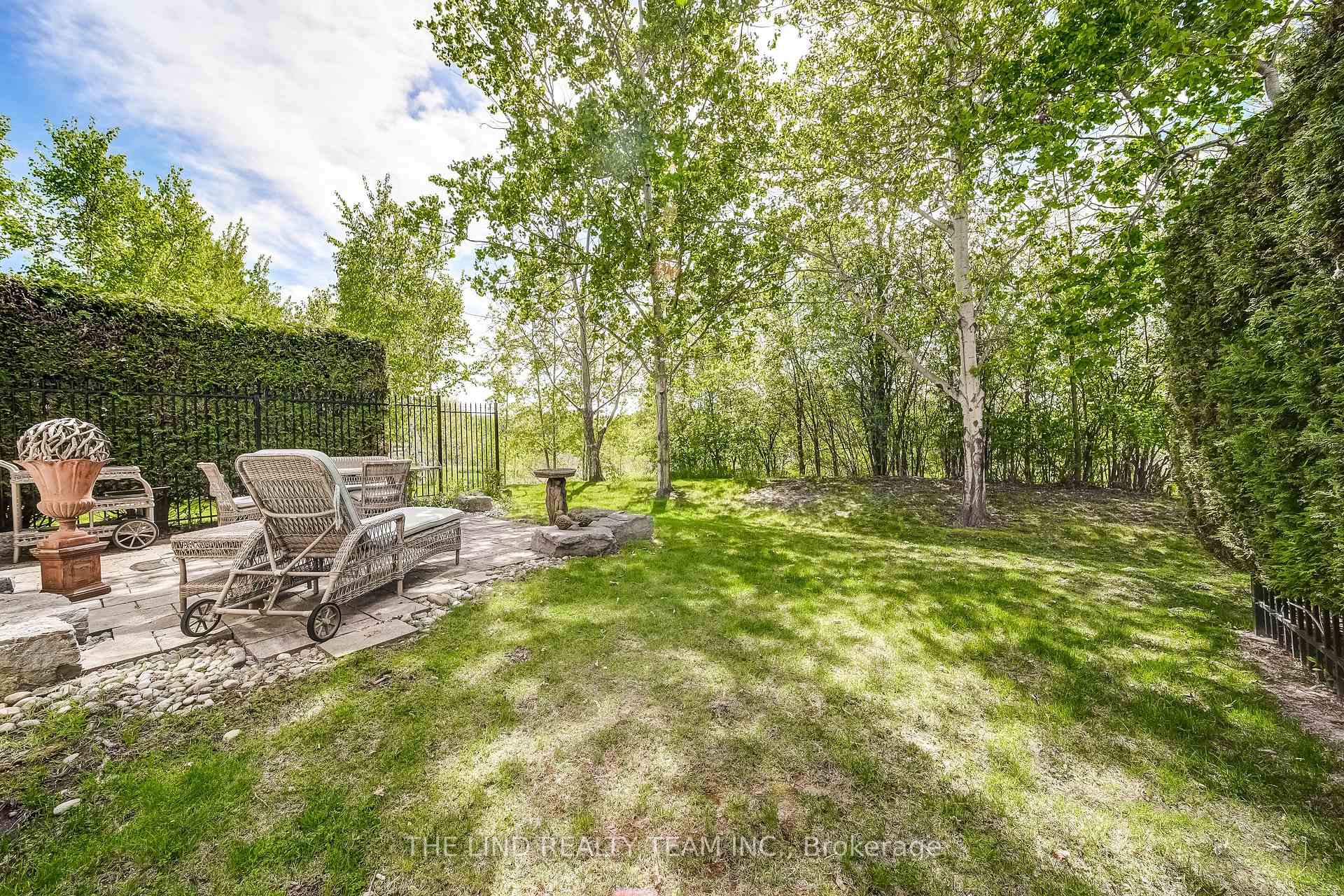 Photo 80 of Unit 22, 88 Stonecliffe Crescent, Aurora, Aurora Estates — HOMEH