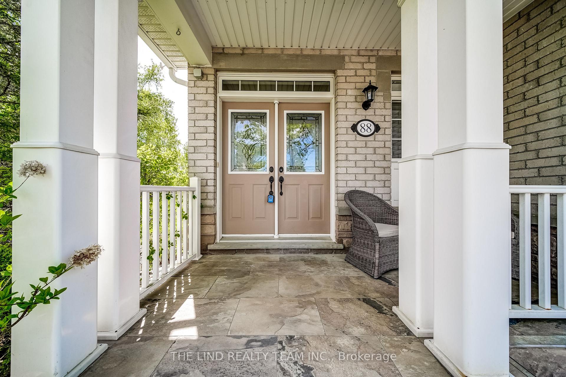 Photo 3 of Unit 22, 88 Stonecliffe Crescent, Aurora, Aurora Estates — HOMEH