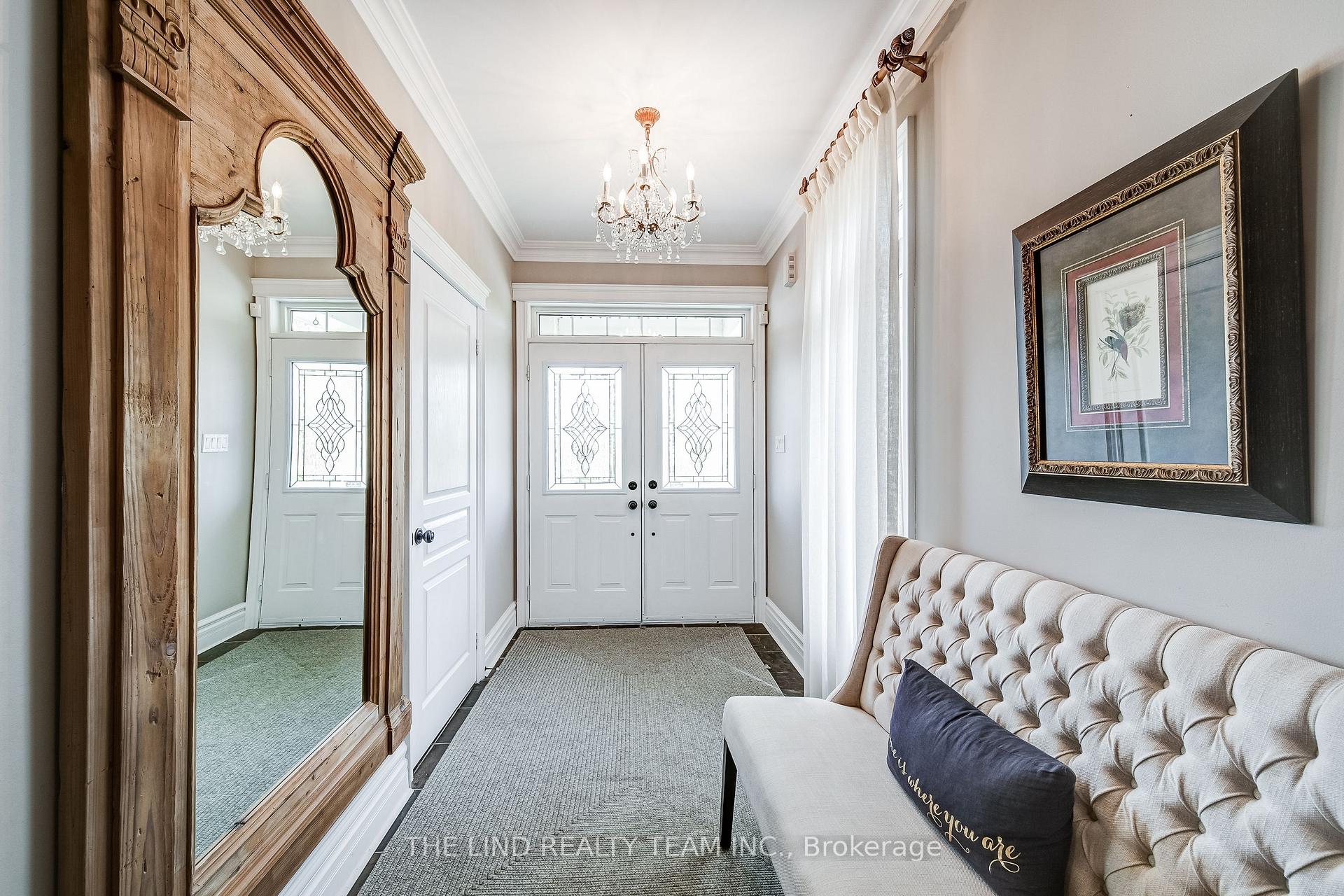 Photo 4 of Unit 22, 88 Stonecliffe Crescent, Aurora, Aurora Estates — HOMEH