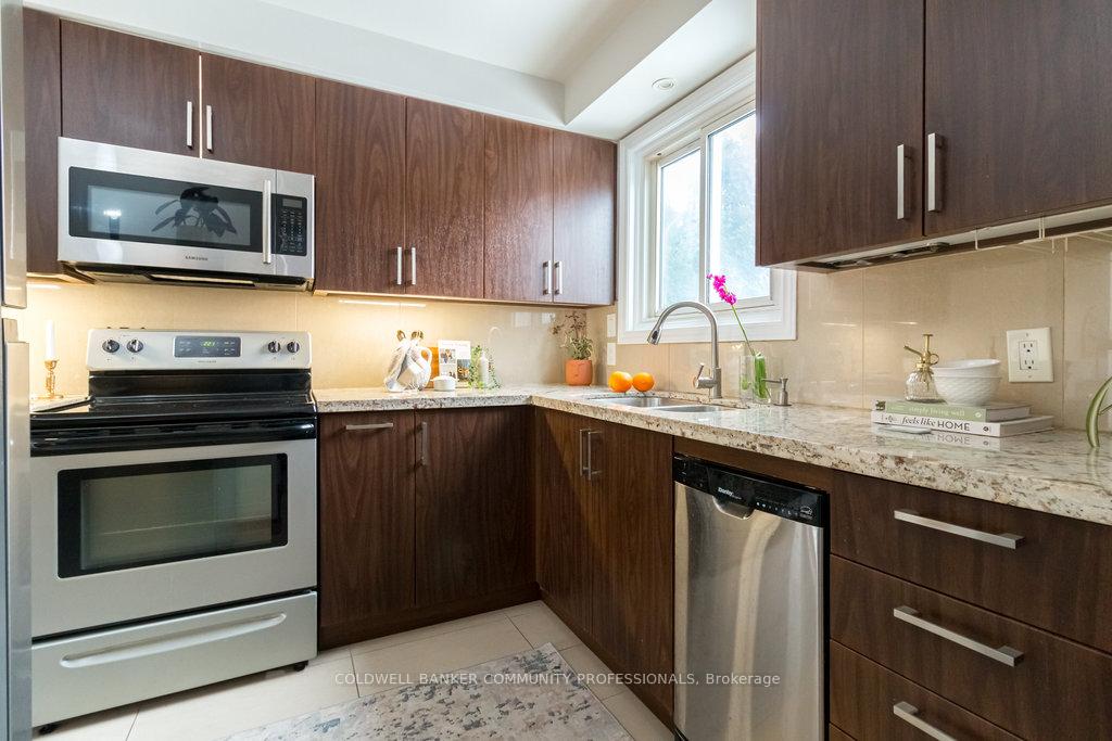 Photo 5 of Unit 12, 11 Colmar Place, Hamilton, Dundas — HOMEH