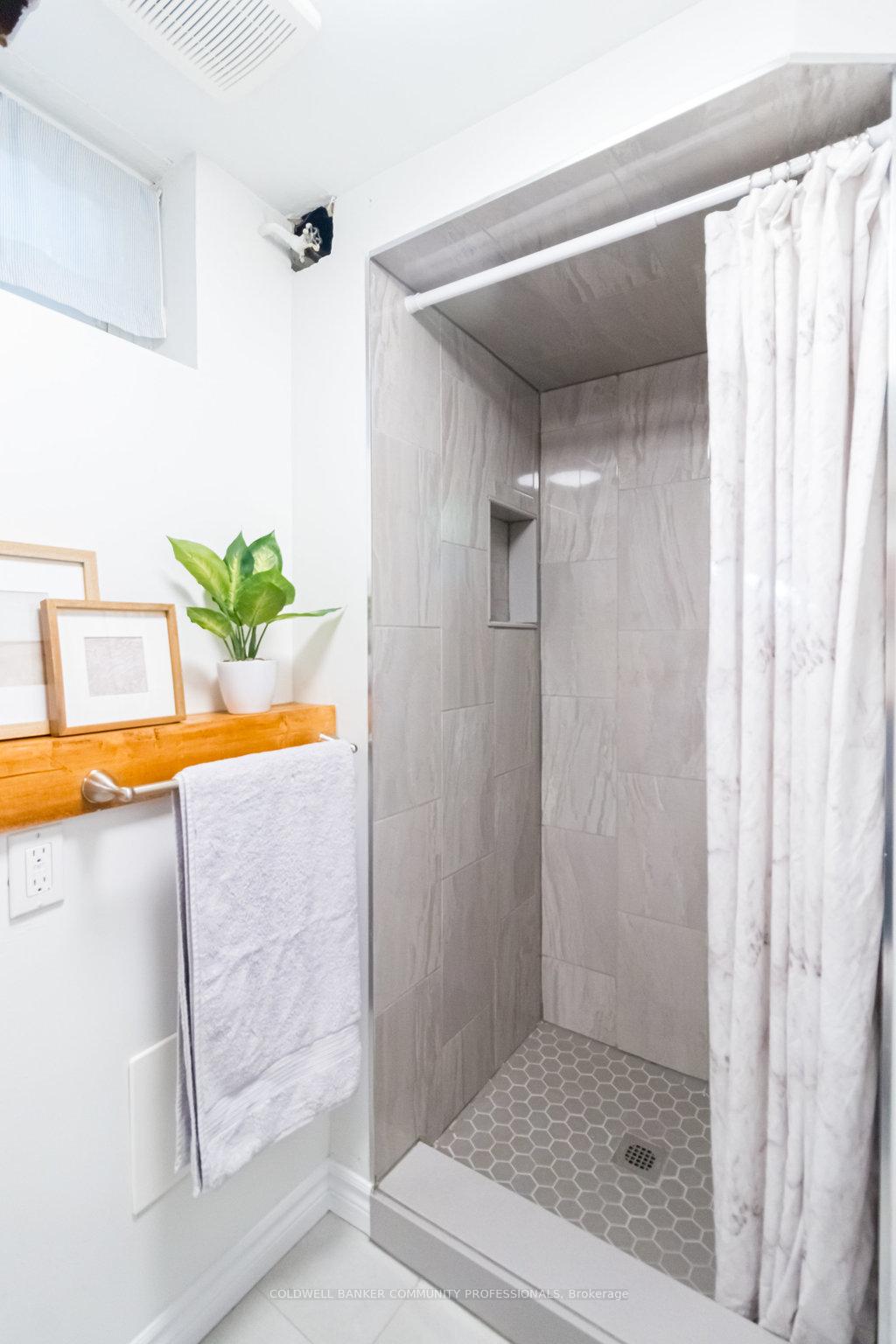 Photo 23 of Unit 12, 11 Colmar Place, Hamilton, Dundas — HOMEH