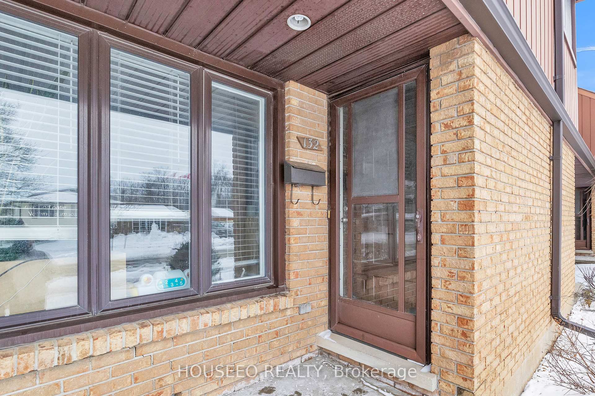 Photo 2 of 132 Kingswood Drive, Kitchener — HOMEH
