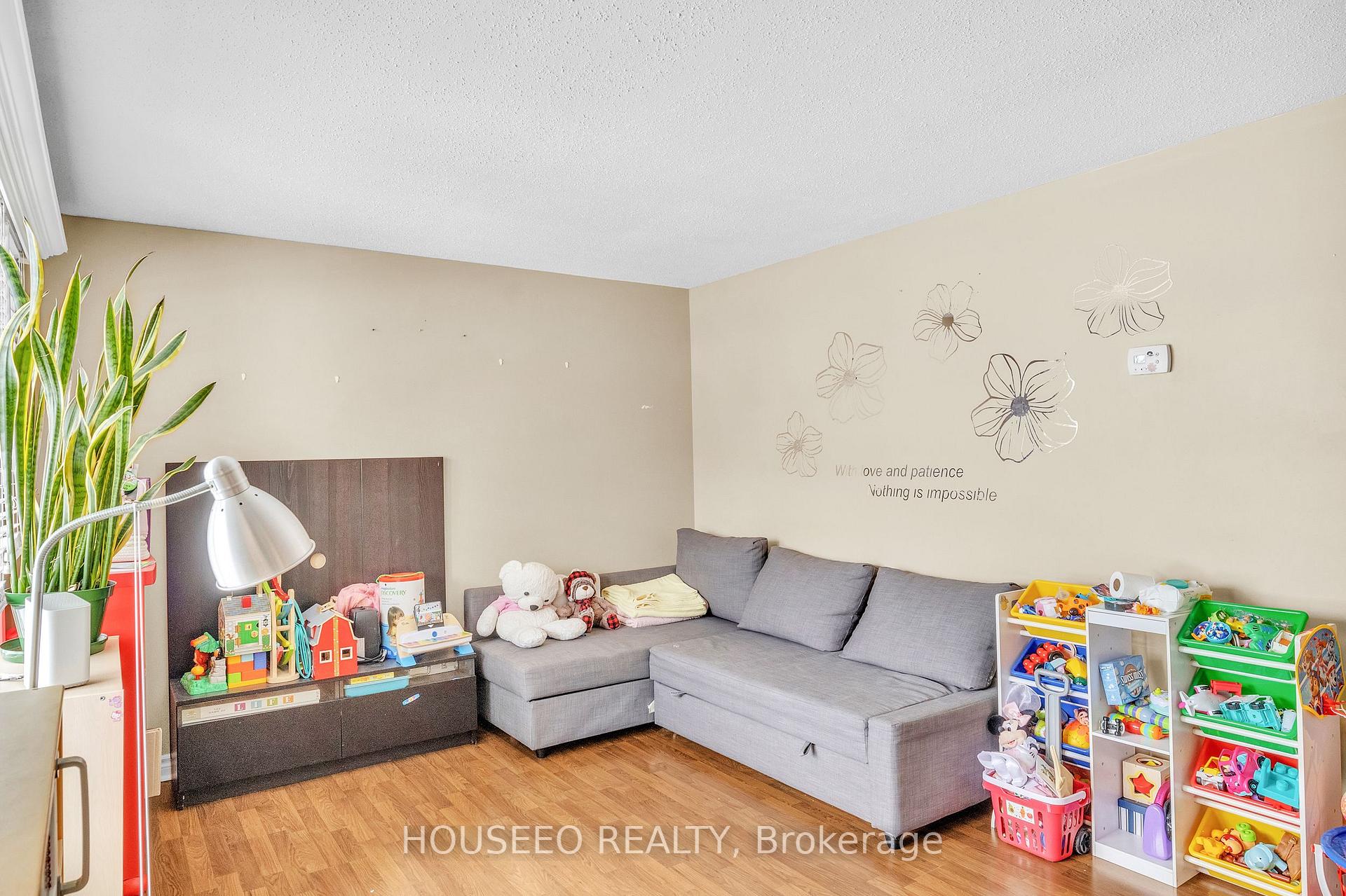 Photo 5 of 132 Kingswood Drive, Kitchener — HOMEH