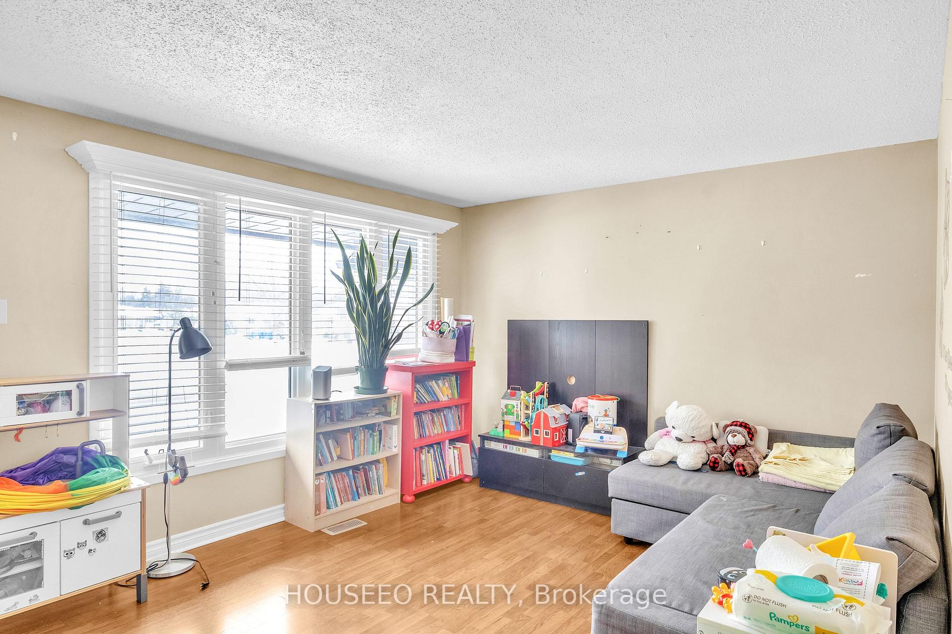 Photo 6 of 132 Kingswood Drive, Kitchener — HOMEH