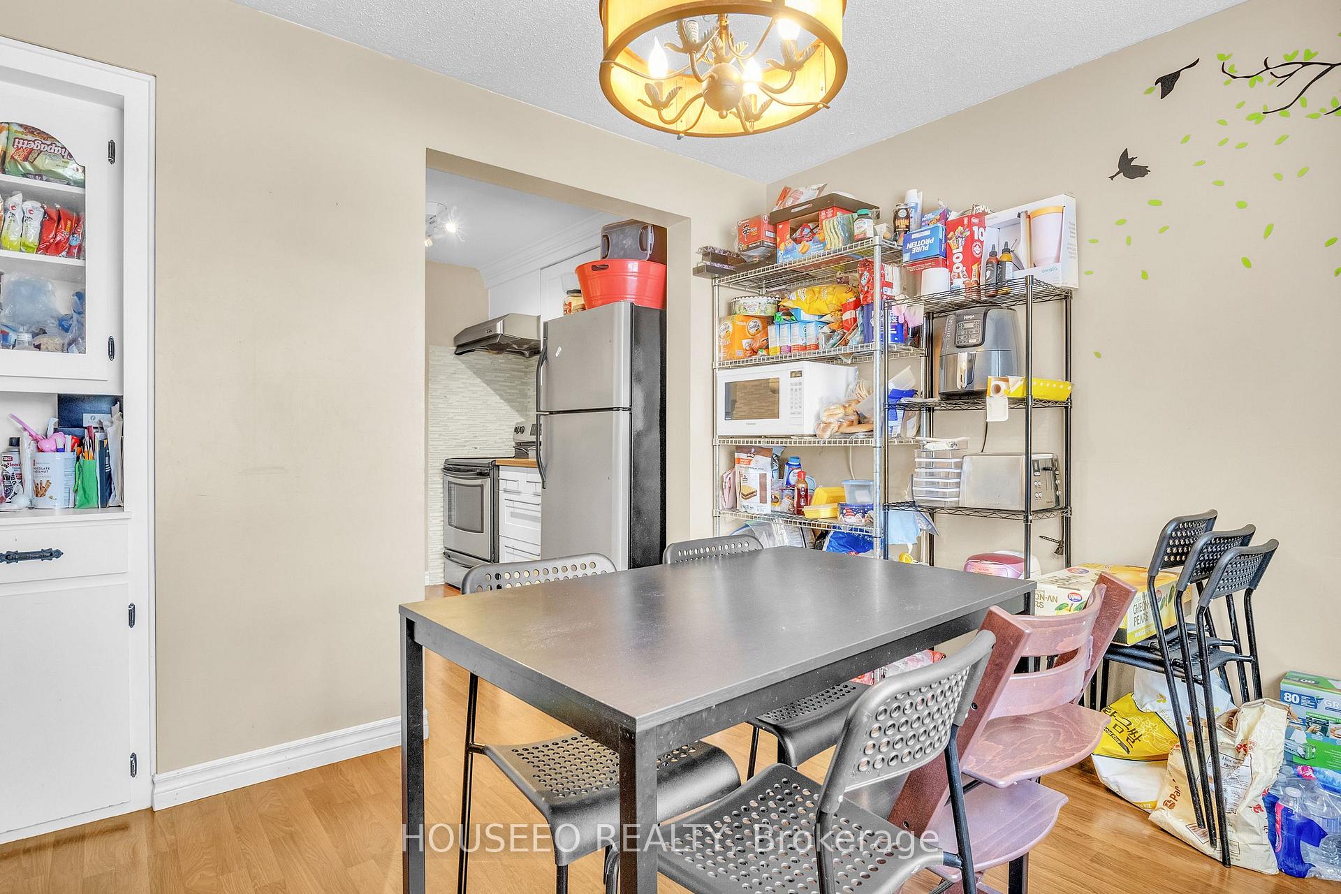 Photo 11 of 132 Kingswood Drive, Kitchener — HOMEH