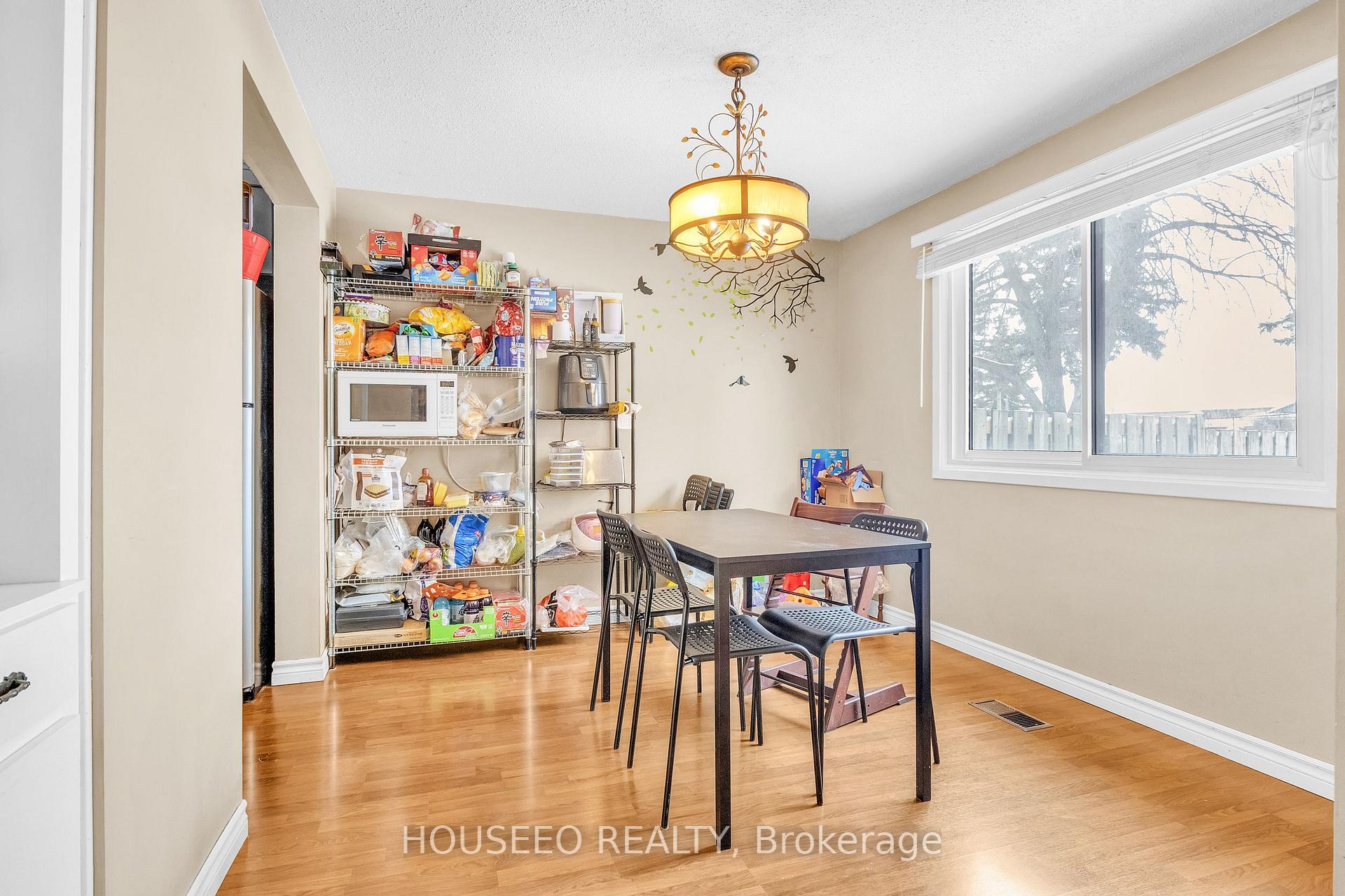 Photo 12 of 132 Kingswood Drive, Kitchener — HOMEH