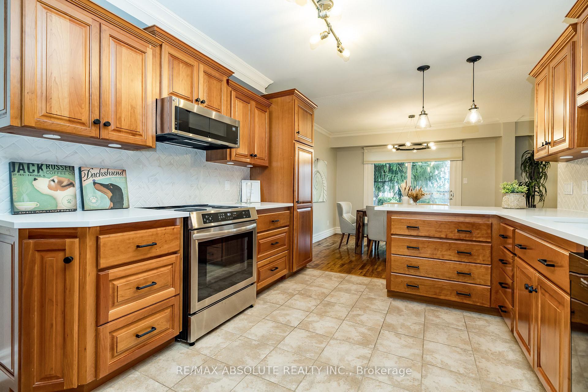 Photo 11 of 2581 Flannery Drive, Ottawa, Mooneys Bay/Riverside Park — HOMEH